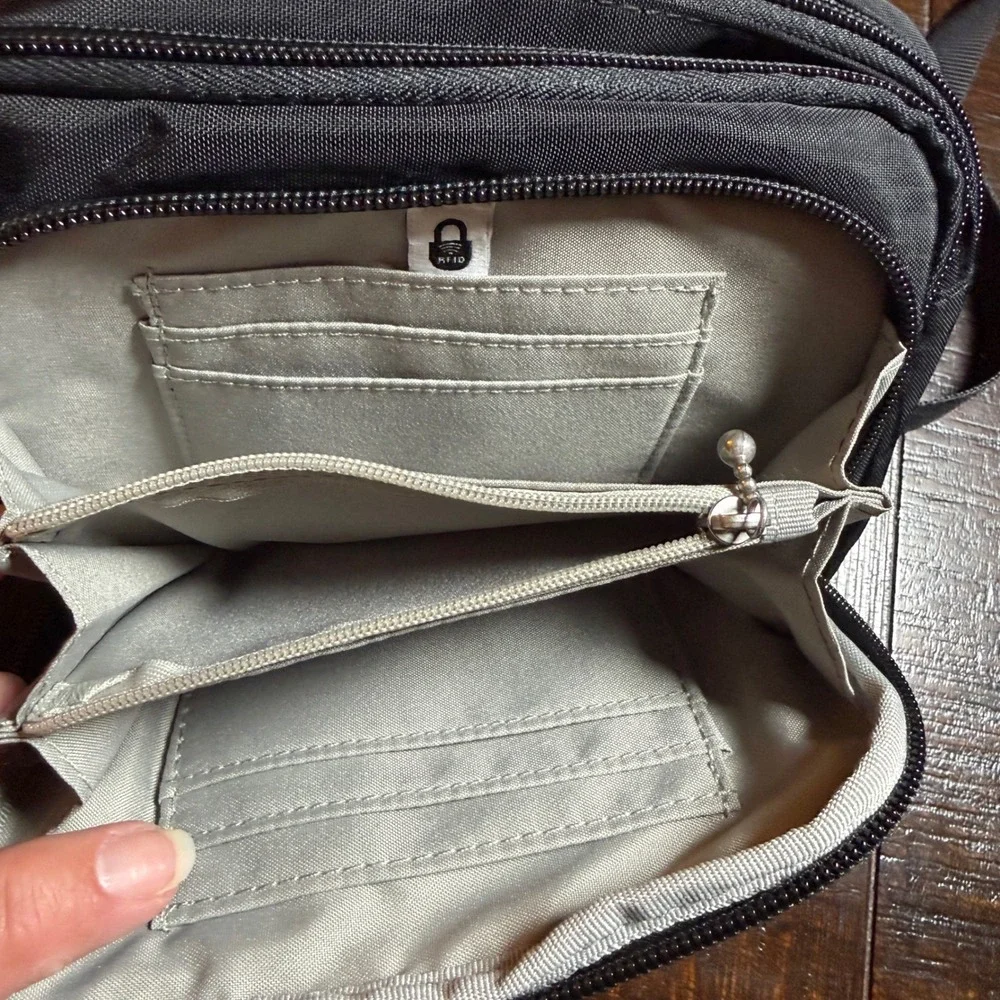 Baggallini crossbody bag